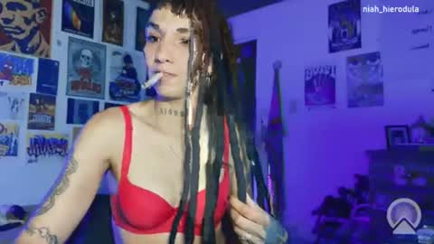 Snapshot of niahhierodula chatting on June 27, 12:37 am niah online show from June 27, 12:37 am