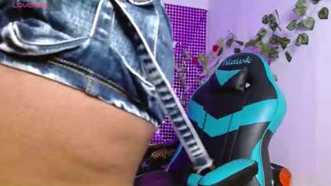 Niawk online show from December 2, 5:08 pm