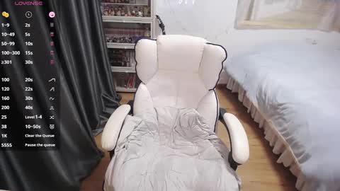 Belle online show from February 13, 10:11 pm