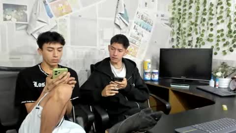 Snapshot of nice_boys11 chatting on June 23, 1:31 pm nice_boys11 online show from June 23, 1:31 pm