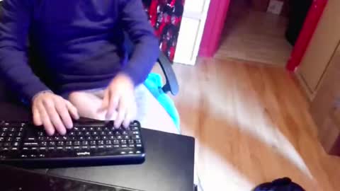 Snapshot of nicecck24 chatting on December 3, 5:48 am nicecck24 online show from December 3, 5:48 am