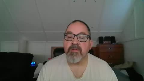 Snapshot of niceguy7208 chatting on May 31, 10:33 pm niceguy7208 online show from May 31, 10:33 pm