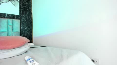 Nicolle  online show from December 23, 4:28 pm