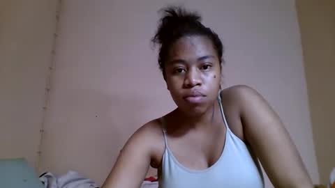 Snapshot of nicelly01 chatting on May 9, 12:16 am nicelly01 online show from May 9, 12:16 am