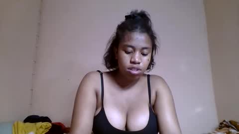 Snapshot of nicelly01 chatting on May 12, 6:16 pm nicelly01 online show from May 12, 6:16 pm