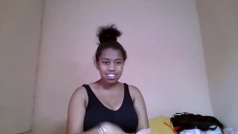 Snapshot of nicelly01 chatting on May 16, 6:21 am nicelly01 online show from May 16, 6:21 am