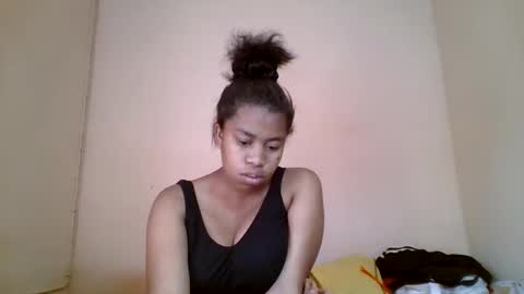 Snapshot of nicelly01 chatting on May 16, 7:05 am nicelly01 online show from May 16, 7:05 am