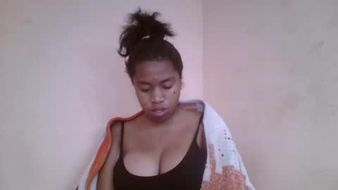 Snapshot of nicelly01 chatting on June 20, 7:11 am nicelly01 online show from June 20, 7:11 am