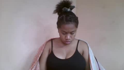 Snapshot of nicelly01 chatting on June 23, 6:11 am nicelly01 online show from June 23, 6:11 am