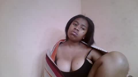 Snapshot of nicelly01 chatting on June 25, 5:23 am nicelly01 online show from June 25, 5:23 am