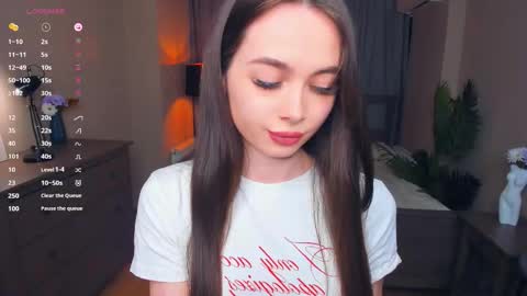 Snapshot of nichelledorris chatting on February 8, 7:39 pm Nicole online show from February 8, 7:39 pm