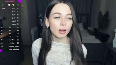 Snapshot of nichelledorris chatting on February 23, 7:33 pm Nicole online show from February 23, 7:33 pm