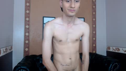 Snapshot of nick_damon chatting on December 19, 9:17 pm Nick online show from December 19, 9:17 pm