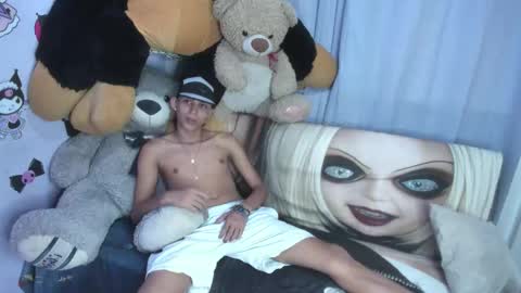 Snapshot of nick_damon chatting on February 5, 3:49 pm Nick online show from February 5, 3:49 pm