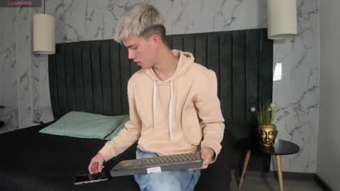 Nick  online show from November 8, 11:43 am