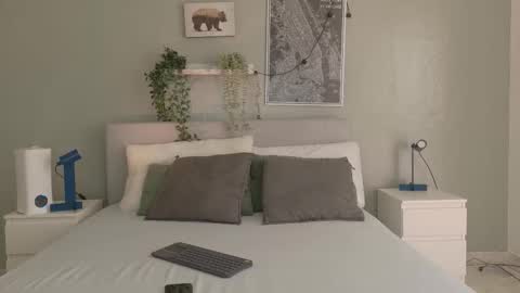 NICKI FOX  online show from December 1, 7:30 pm