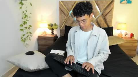 Nickolas Muoz online show from October 29, 9:16 pm
