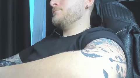Snapshot of nicktattoomaster chatting on April 10, 4:44 pm nicktattoomaster online show from April 10, 4:44 pm