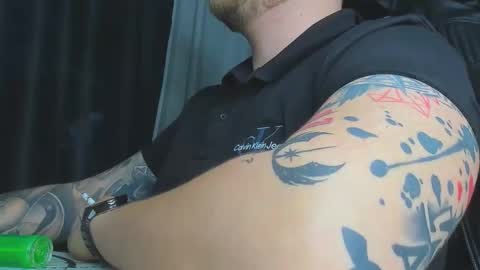 Snapshot of nicktattoomaster chatting on April 14, 6:36 pm nicktattoomaster online show from April 14, 6:36 pm