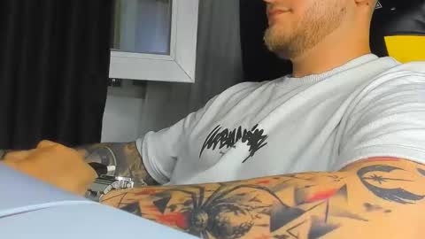 Snapshot of nicktattoomaster chatting on May 26, 6:37 pm nicktattoomaster online show from May 26, 6:37 pm