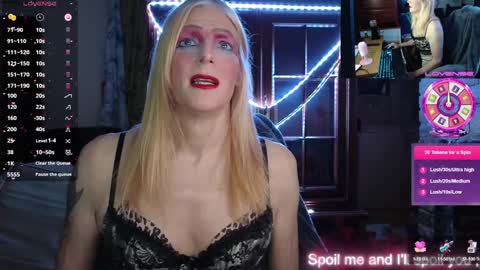 Snapshot of nicktu52 chatting on December 16, 12:04 am nicktuuk online show from December 16, 12:04 am