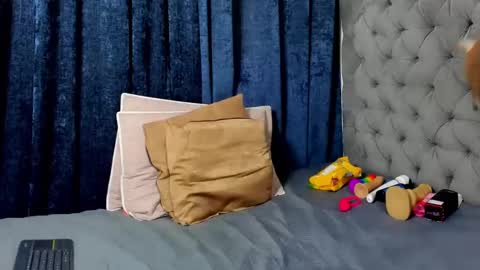 Nicky Brown online show from December 3, 7:00 pm