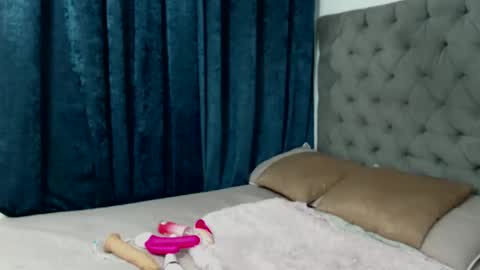 Nicky Brown online show from December 5, 7:28 pm