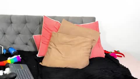 Nicky Brown online show from March 7, 12:04 am