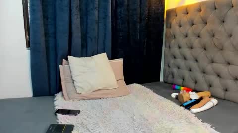 Nicky Brown online show from September 15, 7:03 pm