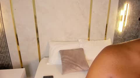 Nicky  online show from November 11, 2:33 am