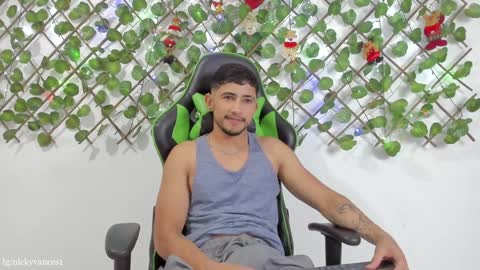 nicky online show from December 6, 11:14 pm