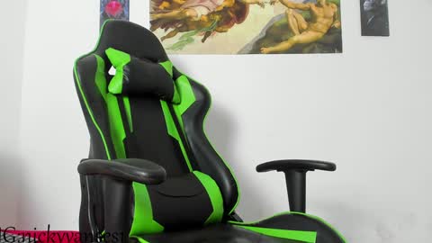 nicky online show from December 18, 10:35 pm