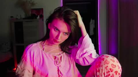 Nicky Weekends online show from February 14, 5:57 pm