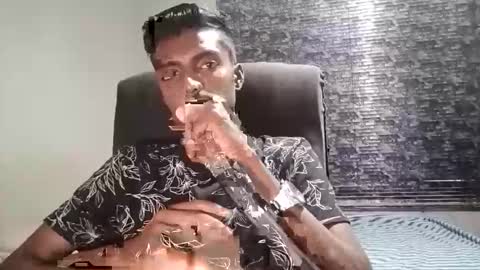 Snapshot of nickyle63 chatting on March 5, 5:29 pm james online show from March 5, 5:29 pm