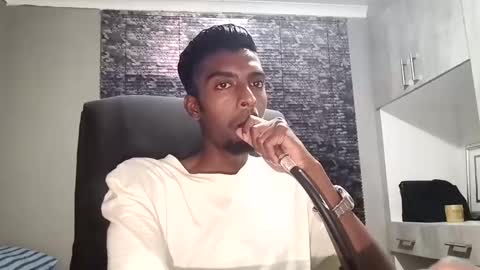 Snapshot of nickyle63 chatting on March 9, 5:39 pm james online show from March 9, 5:39 pm