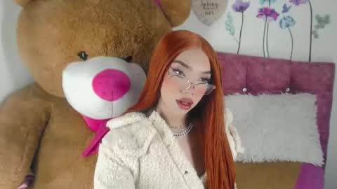 Snapshot of nickynoa chatting on February 8, 9:15 pm Nicky online show from February 8, 9:15 pm