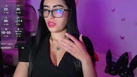 Nicolle online show from November 27, 7:05 pm