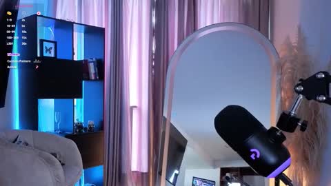 Nicky online show from September 15, 4:18 pm