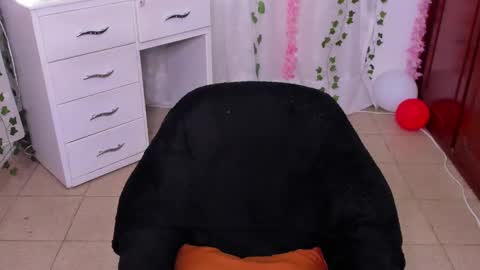 Snapshot of nico_lette_ chatting on December 5, 2:31 am Nico online show from December 5, 2:31 am