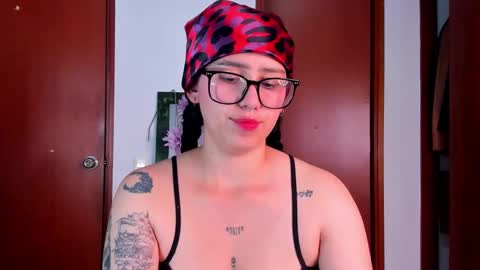 Snapshot of nico_lette_ chatting on February 6, 2:05 am Nico online show from February 6, 2:05 am