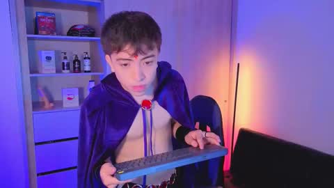 Nicolas online show from October 24, 8:05 pm