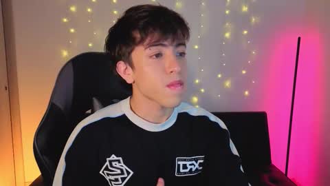 Nicolas online show from December 4, 8:06 pm