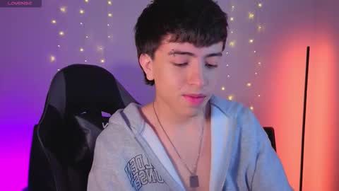 Nicolas online show from December 5, 8:05 pm