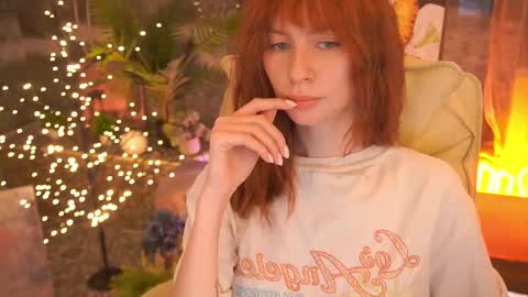 Snapshot of nicol_moonn chatting on February 6, 1:36 pm Nicol Moonn online show from February 6, 1:36 pm