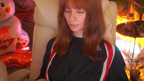 Snapshot of nicol_moonn chatting on February 17, 1:51 pm Nicol Moonn online show from February 17, 1:51 pm