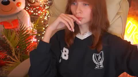 Snapshot of nicol_moonn chatting on February 18, 1:40 pm Nicol Moonn online show from February 18, 1:40 pm