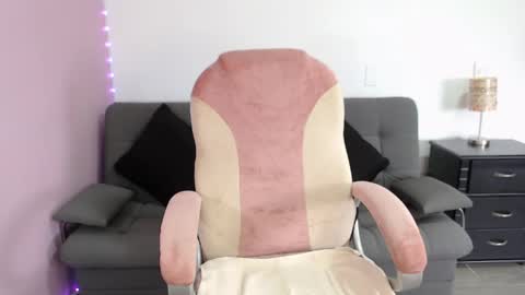 nicole Storm online show from May 17, 6:04 pm