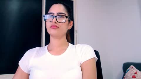 Snapshot of nicol_xx1 chatting on January 17, 4:11 pm Nicol online show from January 17, 4:11 pm