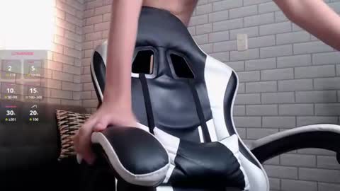 Snapshot of nicola_hard chatting on June 25, 5:23 am Nicola online show from June 25, 5:23 am