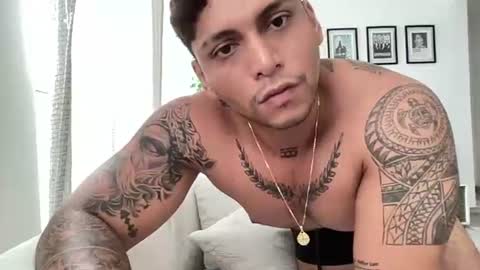 Snapshot of nicolas_montoya chatting on August 6, 7:05 pm nicolas_montoya online show from August 6, 7:05 pm
